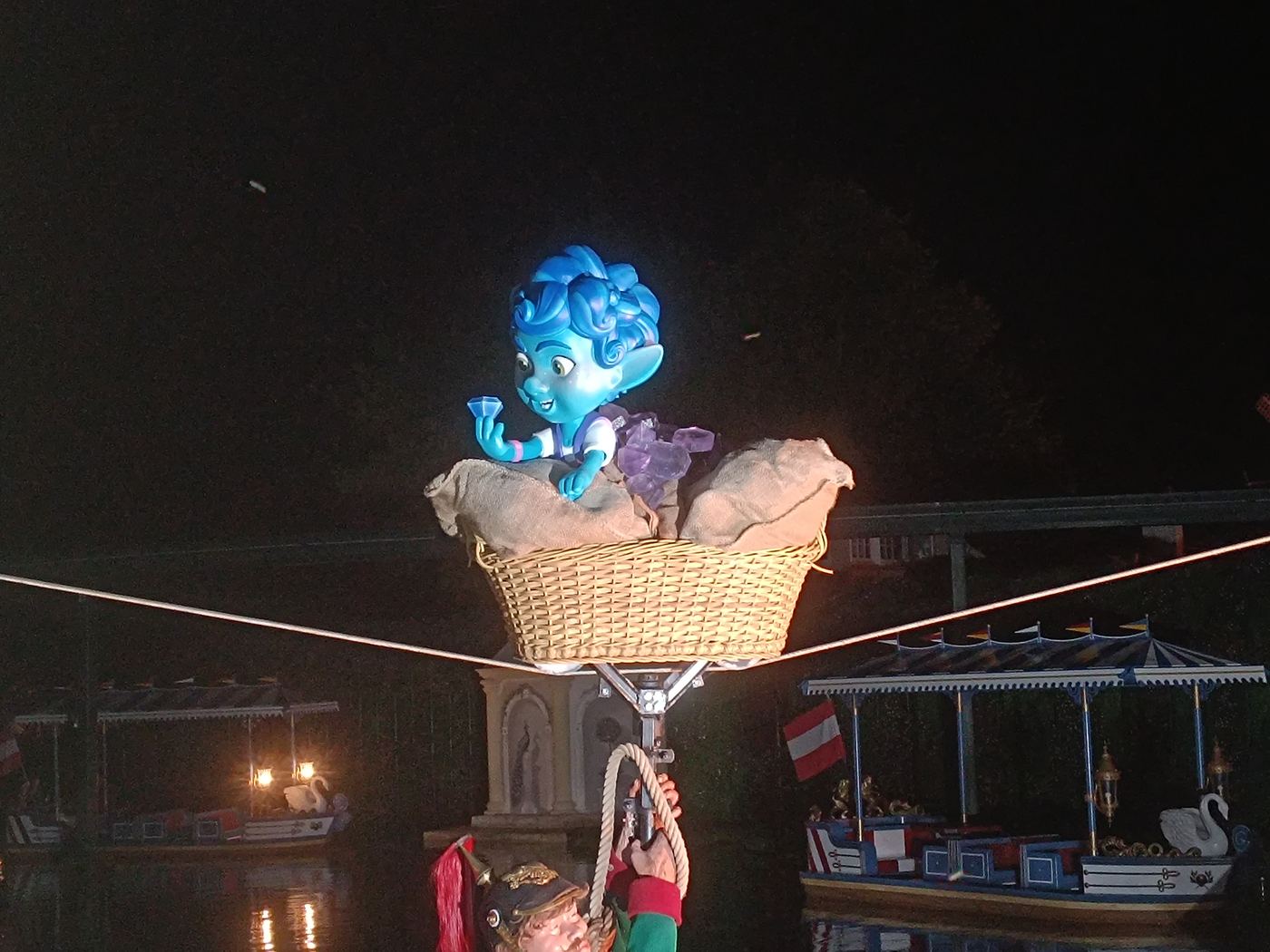 Beleuchtete Animatronic-Figur im Yomi Trail des Europapark